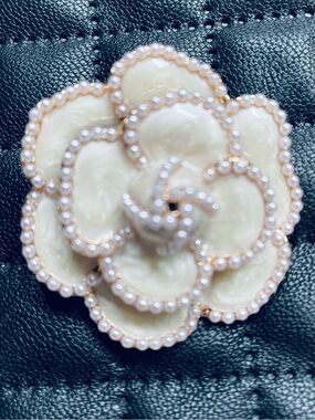 SHEIN Camellia Flower Brooch Pin Cream Enamel Faux Pearl Trim Vintage Inspired